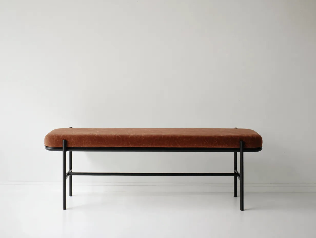 Panca camera da letto 140×42×46 cm in similpelle marrone e metallo nero - design moderno con seduta morbida
